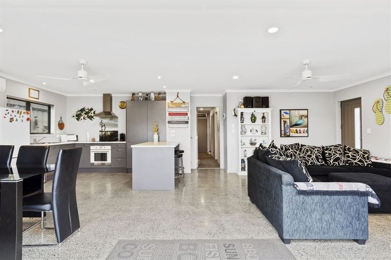 Photo of property in 1321a Papamoa Beach Road, Papamoa Beach, Papamoa, 3118