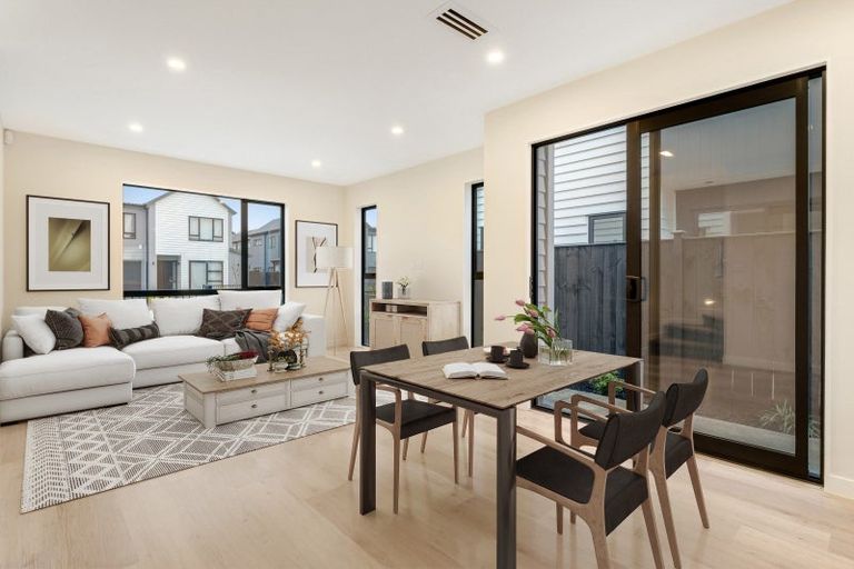 Photo of property in 10 Babos Avenue, Kumeu, 0810