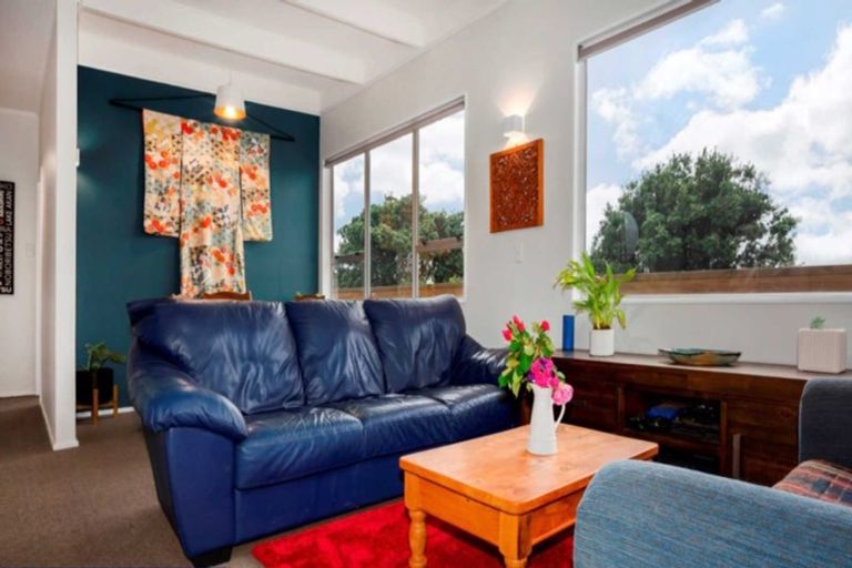 Photo of property in 2 Kenef Road, Paremata, Porirua, 5024