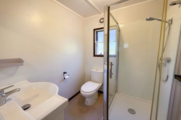 Photo of property in 11 Ravenstone Place, Chatswood, Auckland, 0626