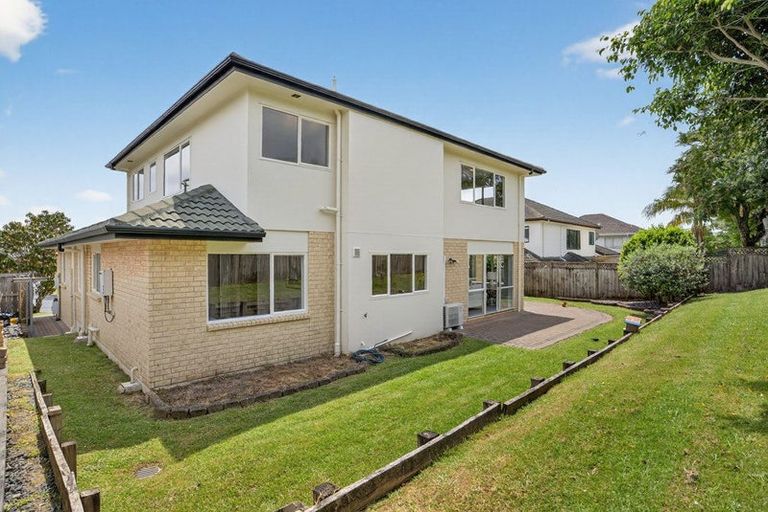 Photo of property in 32 Delmont Close, East Tamaki Heights, Auckland, 2016
