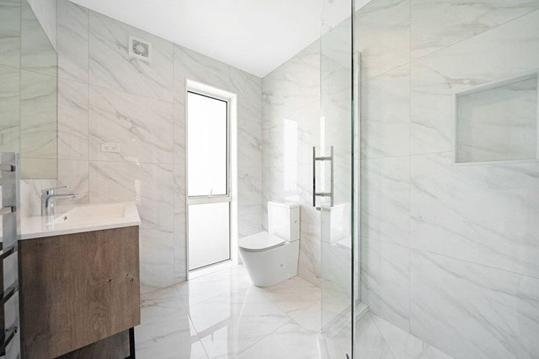 Photo of property in 24d Pipitea Place, Massey, Auckland, 0614