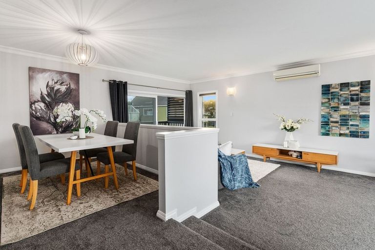 Photo of property in 2/52 Maxwelton Drive, Mairangi Bay, Auckland, 0630