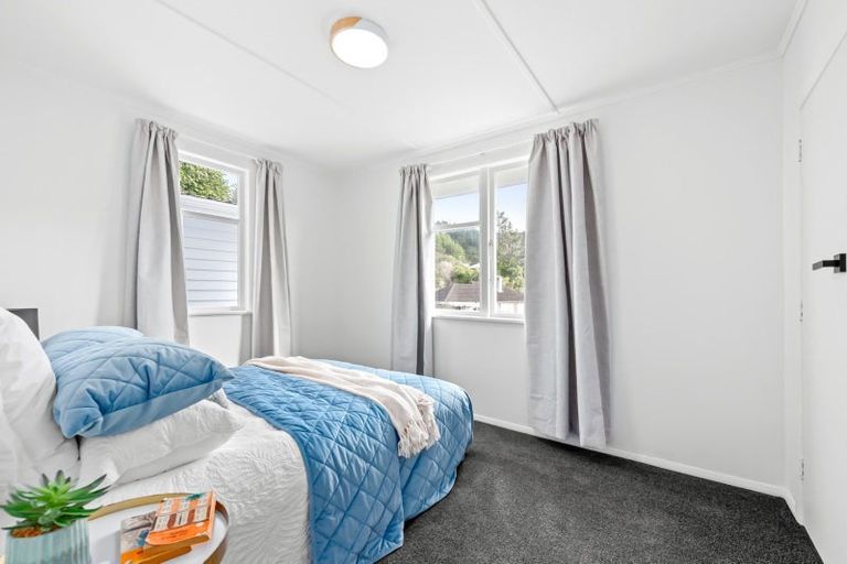 Photo of property in 7 Thomson Grove, Stokes Valley, Lower Hutt, 5019