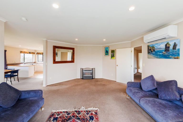Photo of property in 1 Alpine Grove, Kelvin Grove, Palmerston North, 4414