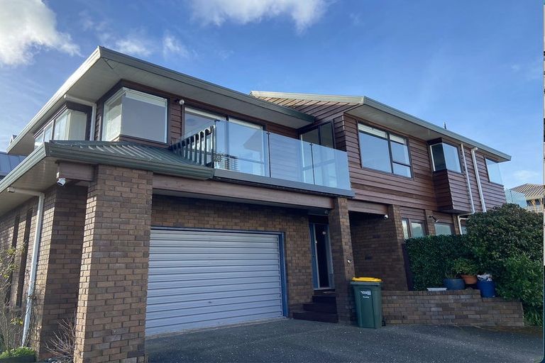 Photo of property in 1/10 Newburn Road, Waiake, Auckland, 0630