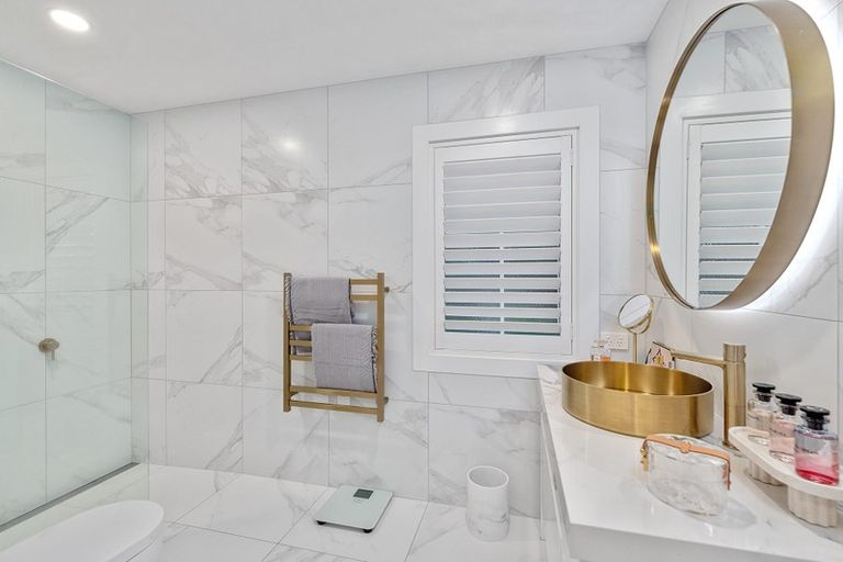 Photo of property in 1 Almond Grove, Greenhithe, Auckland, 0632