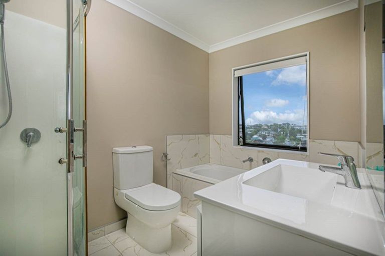 Photo of property in 12a Marsh Avenue, Forrest Hill, Auckland, 0620