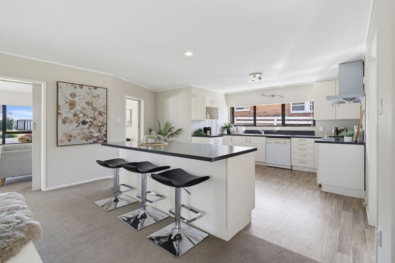 Photo of property in 14 Norfolk Rise, Waiuku, 2123