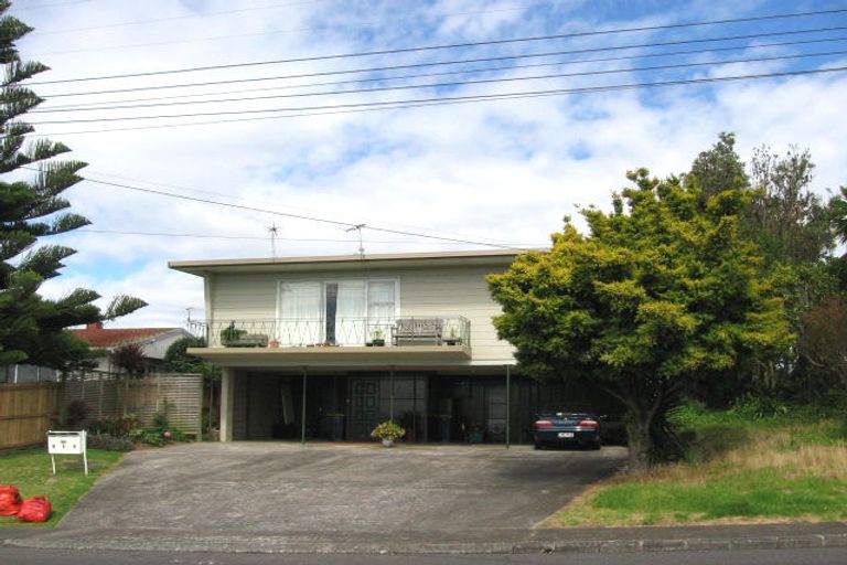 Photo of property in 2/104 Sylvan Avenue, Northcote, Auckland, 0627