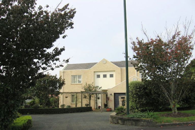 Photo of property in 16 Almond Grove, Greenhithe, Auckland, 0632