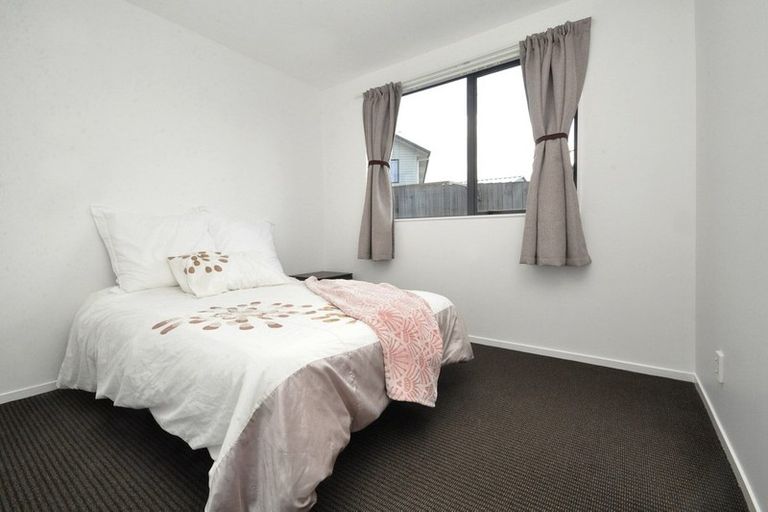 Photo of property in 56 Woodbank Drive, Glen Eden, Auckland, 0602