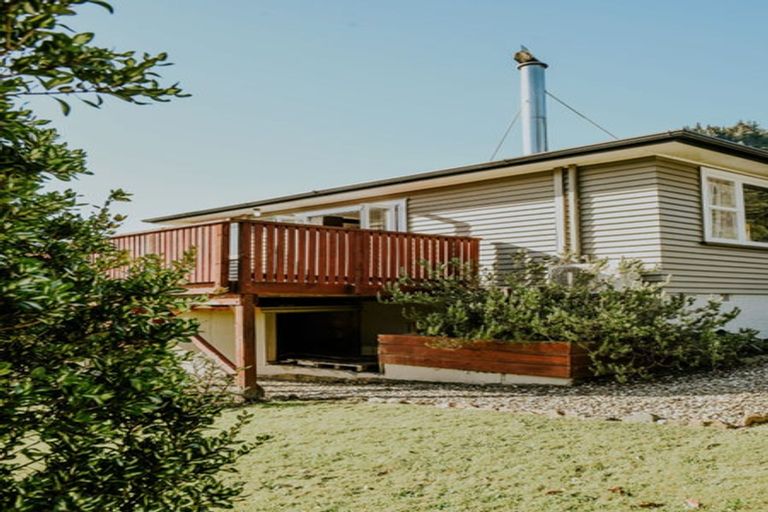 Photo of property in 12 Lincoln Street, Picton, 7220