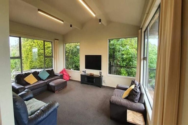 Photo of property in 17 Wattle Grove, Maungaraki, Lower Hutt, 5010
