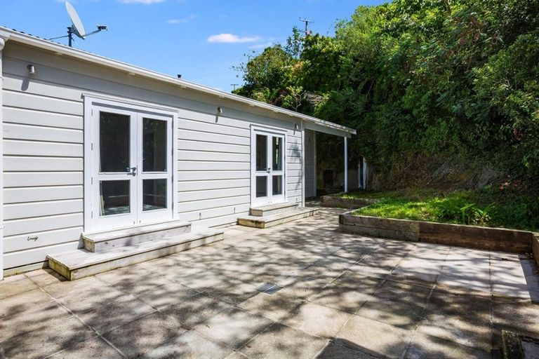 Photo of property in 9 Airlie Road, Plimmerton, Porirua, 5026
