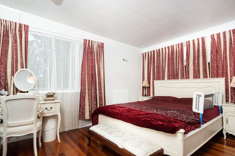 Photo of property in 22 Awaroa Road, Sunnyvale, Auckland, 0612