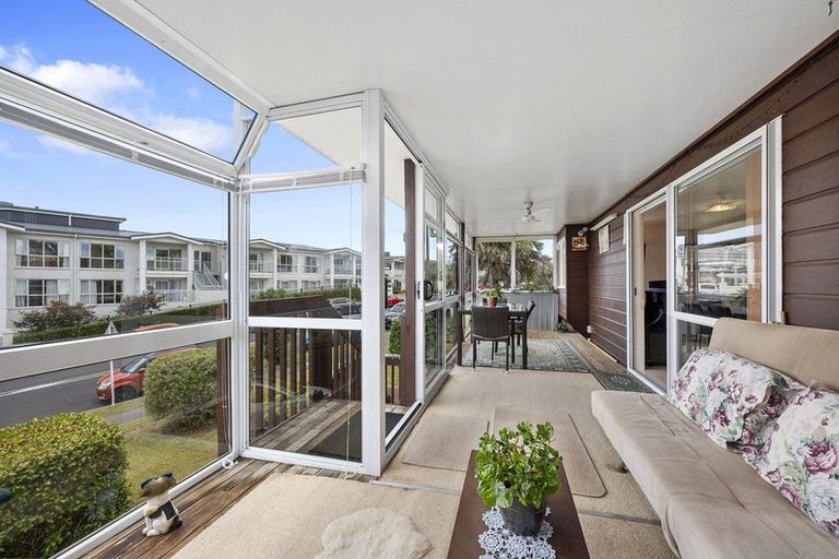 Photo of property in 96 Unsworth Drive, Unsworth Heights, Auckland, 0632