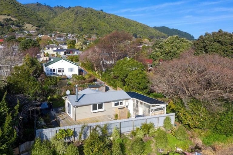 Photo of property in 6 Matenga Street, Waikanae, 5036