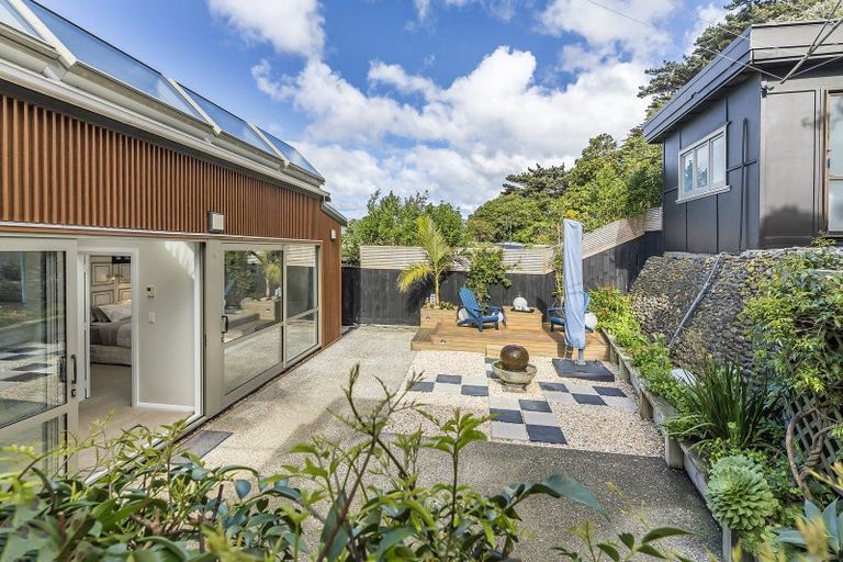 Photo of property in 118 Breaker Bay Road, Breaker Bay, Wellington, 6022