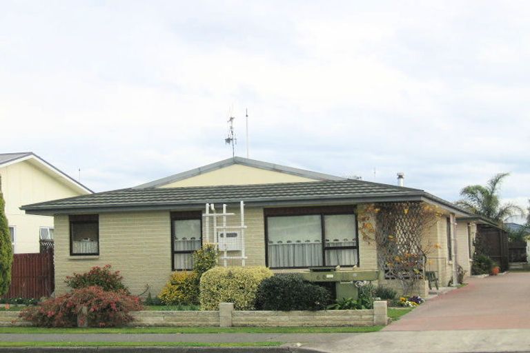 Photo of property in 2/60 Auckland Road, Greenmeadows, Napier, 4112