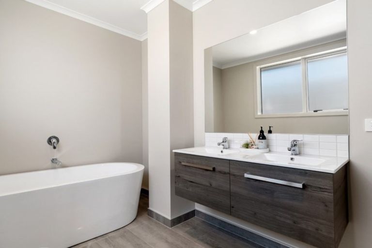 Photo of property in 83 Penetaka Heights, Pyes Pa, Tauranga, 3112