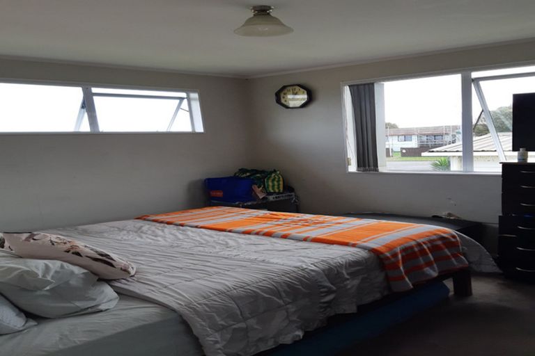 Photo of property in 2 Sparrow Place, Weymouth, Auckland, 2103