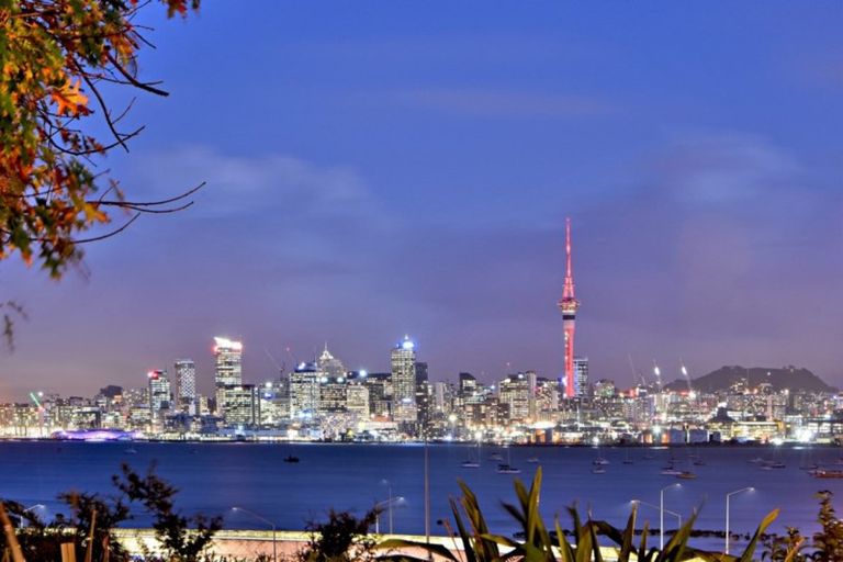 Photo of property in 25 Sylvan Avenue, Northcote, Auckland, 0627