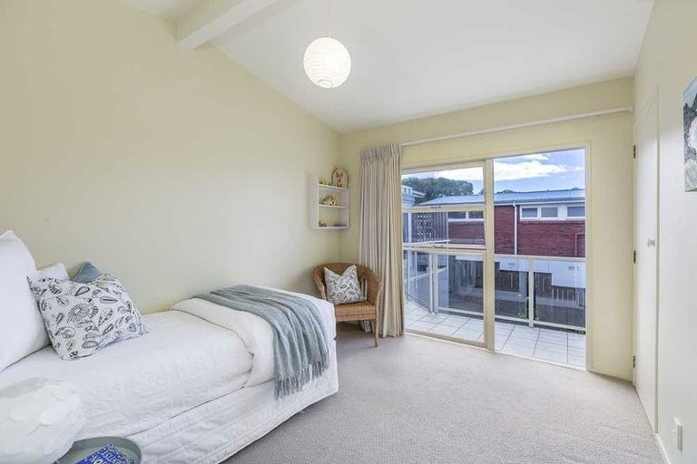 Photo of property in 21a Seaview Road, Castor Bay, Auckland, 0620