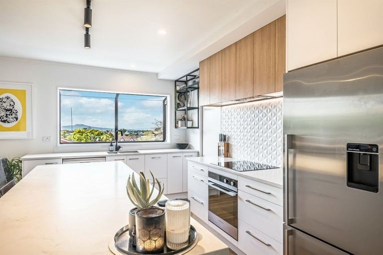 Photo of property in 1/41 Target Road, Totara Vale, Auckland, 0629