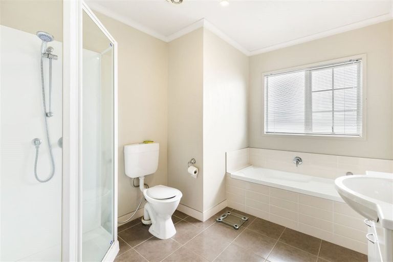 Photo of property in 15 Mulvaney Crescent, Henderson, Auckland, 0612