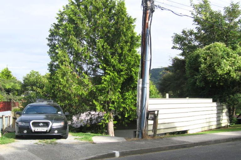 Photo of property in 14 Vista Crescent, Maoribank, Upper Hutt, 5018