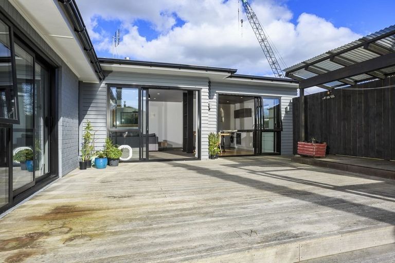 Photo of property in 1/204 Beach Haven Road, Beach Haven, Auckland, 0626