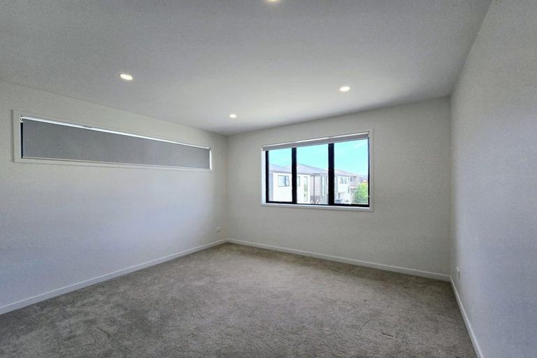 Photo of property in 7b Gulf Crest, Bucklands Beach, Auckland, 2012