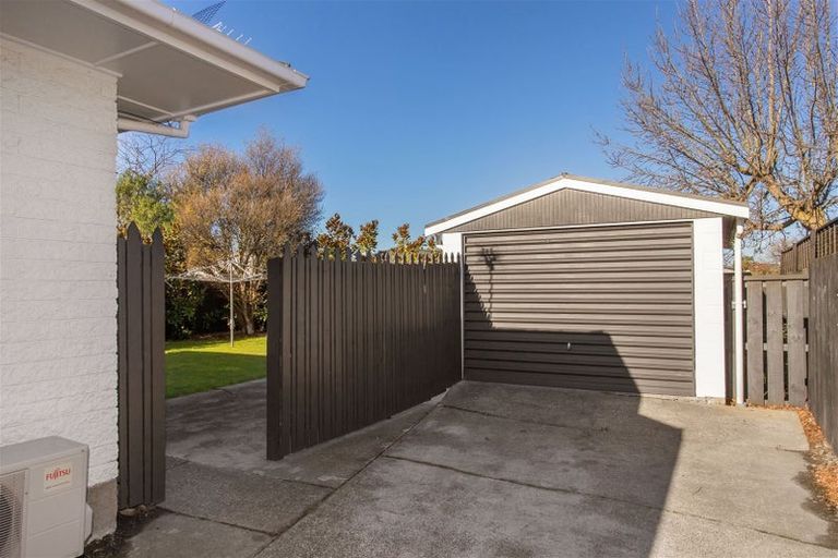Photo of property in 2/76 Grants Road, Papanui, Christchurch, 8053