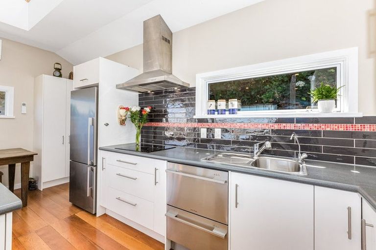 Photo of property in 33a Nevay Road, Miramar, Wellington, 6022