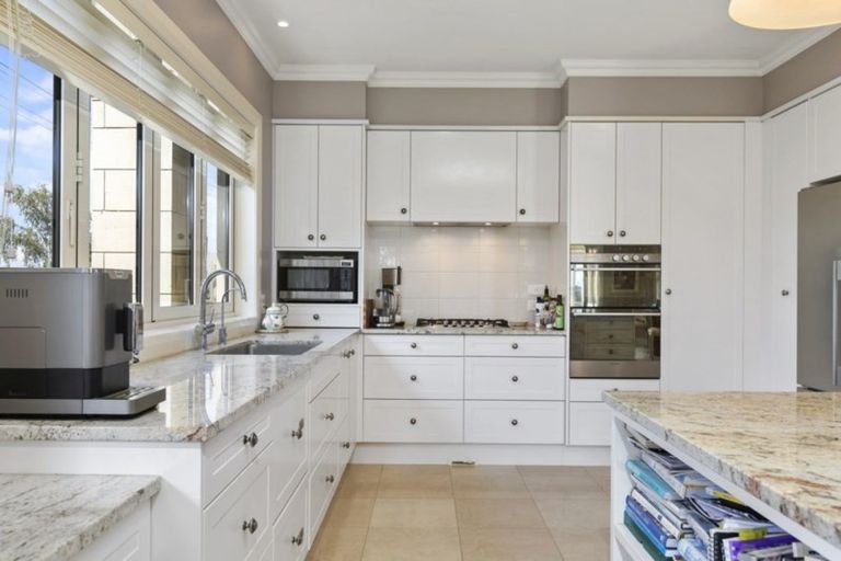 Photo of property in 1 Edgecumbe Road, Tauranga, 3110