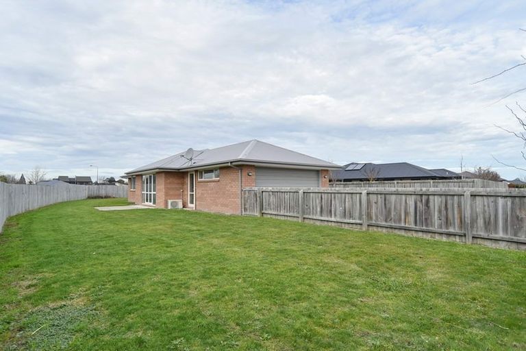 Photo of property in 18 Maple Place, Rangiora, 7400