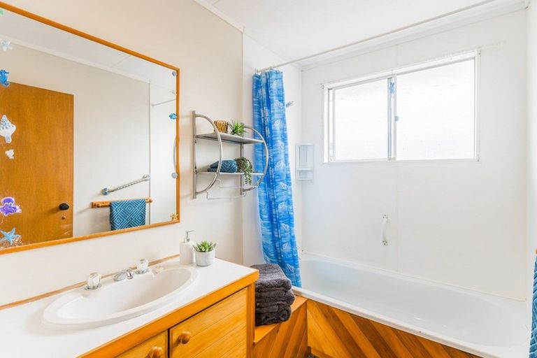 Photo of property in 9 Cypress Grove, Paraparaumu, 5032