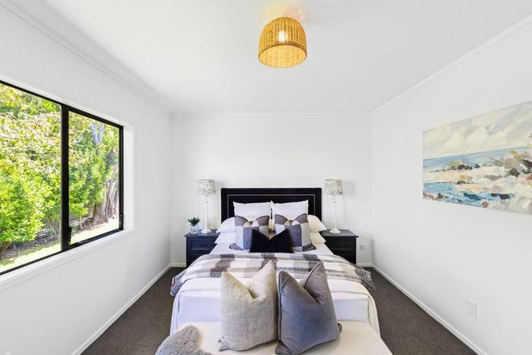Photo of property in 45 Darren Crescent, Half Moon Bay, Auckland, 2012