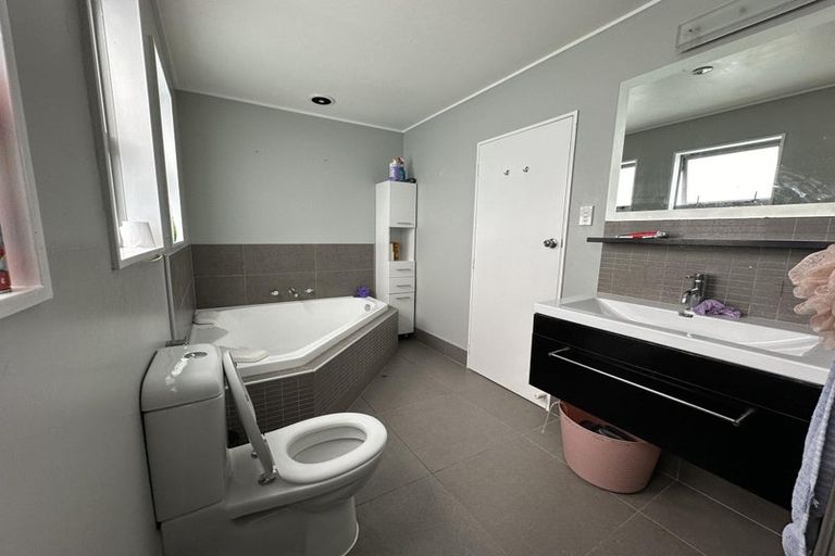 Photo of property in 89 Kahu Road, Paremata, Porirua, 5024