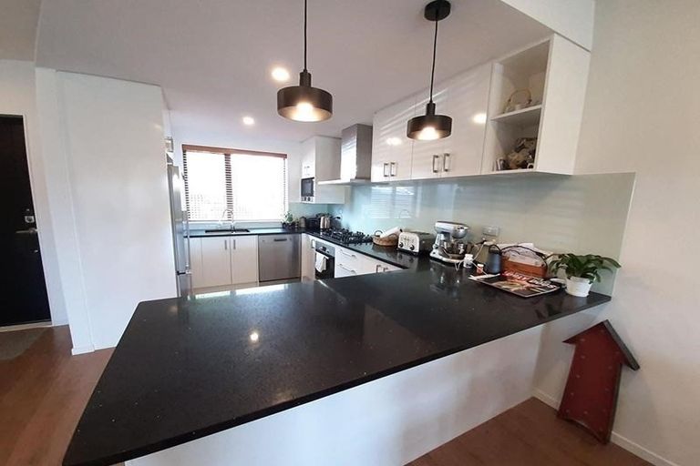 Photo of property in 17 Moki Place, Long Bay, Auckland, 0630