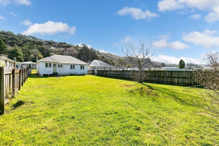 Photo of property in 172 Wellington Road, Wainuiomata, Lower Hutt, 5014