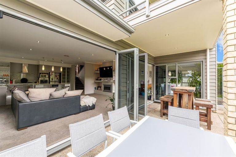 Photo of property in 22 Dawood Place, The Gardens, Auckland, 2105