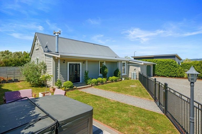 Photo of property in 99 Jellicoe Street, Martinborough, 5711