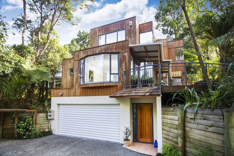 Photo of property in 70 Wood Bay Road, Titirangi, Auckland, 0604