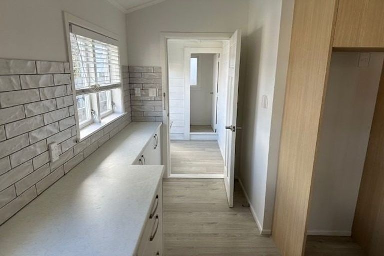 Photo of property in 1/2 East Coast Road, Milford, Auckland, 0620