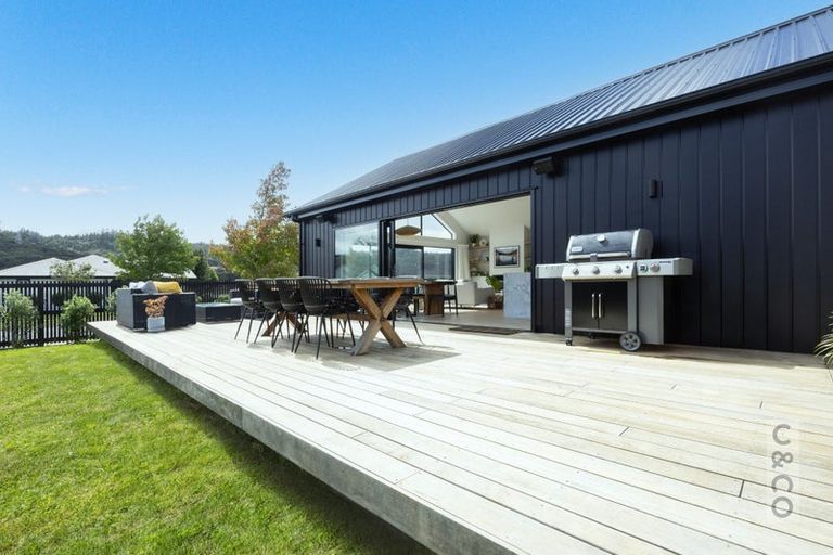 Photo of property in 7 Robert Might Road, Kumeu, 0810