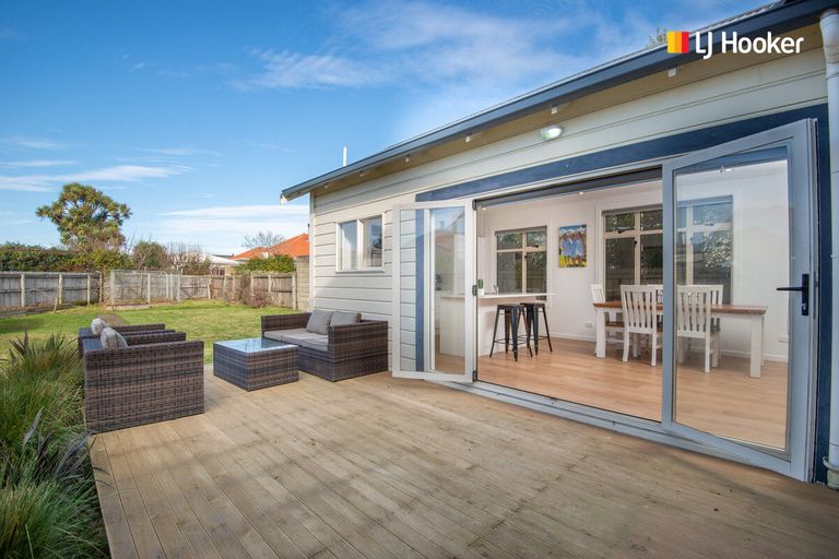 Photo of property in 69 Hargest Crescent, Saint Clair, Dunedin, 9012