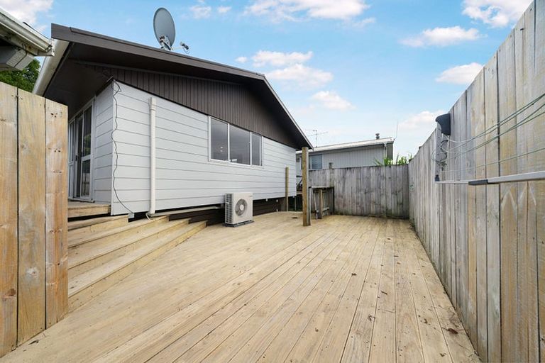 Photo of property in 1/24a Waimumu Road, Massey, Auckland, 0614