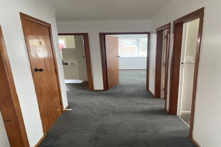 Photo of property in 3164 Great North Road, New Lynn, Auckland, 0600